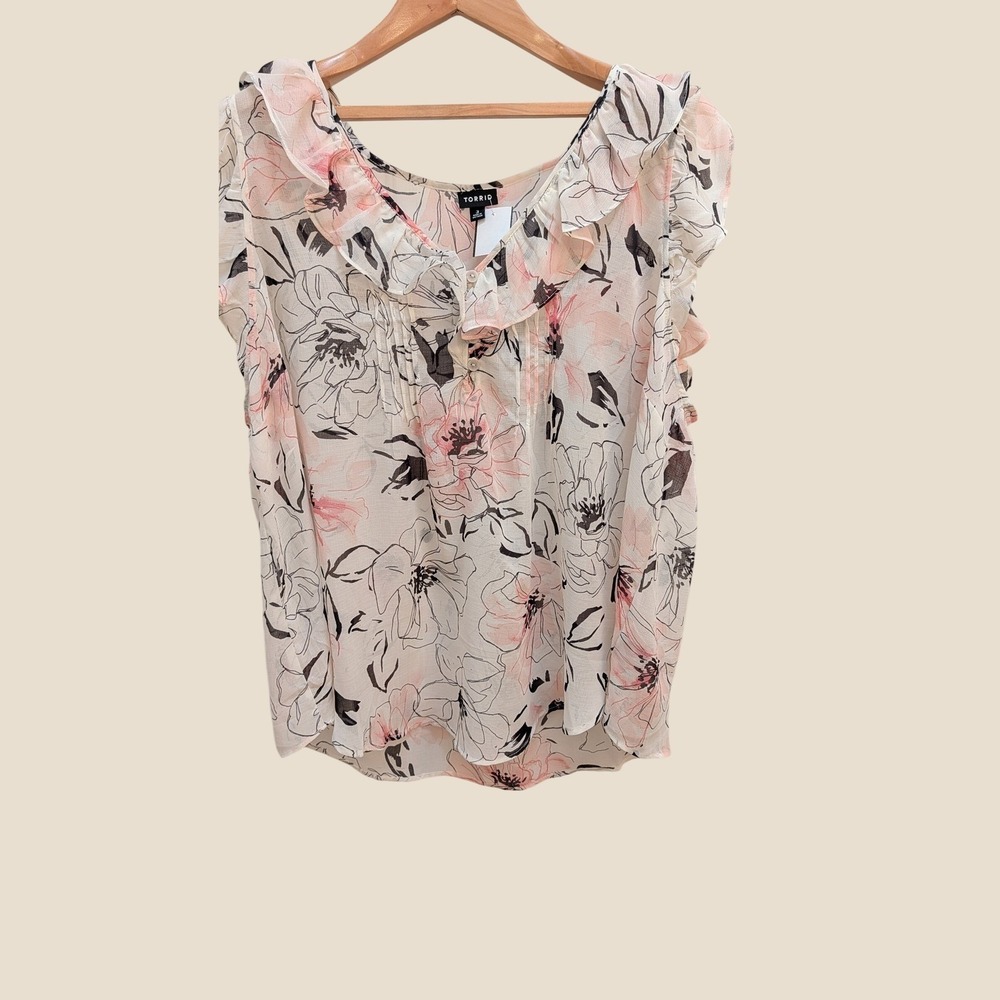 Torrid Chiffon V-Neck Ruffle Flutter Sleeve Top Floral Cloud Dancer 3X 22-24 NEW
